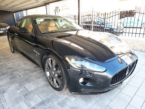 Maserati club logo